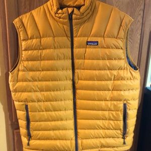 Mens Patagonia down vest NWOT